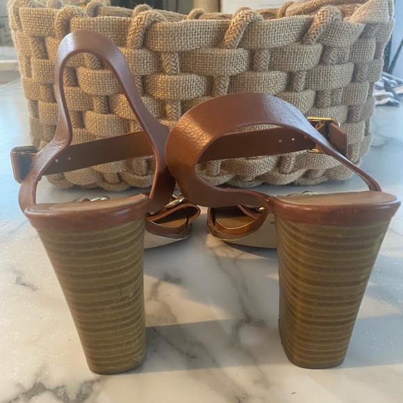 Two pairs of size 9 heels gold details - Picture 3 of 9